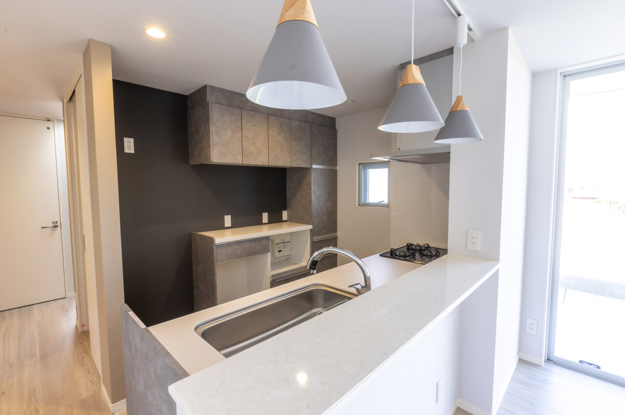 M-HOUSE