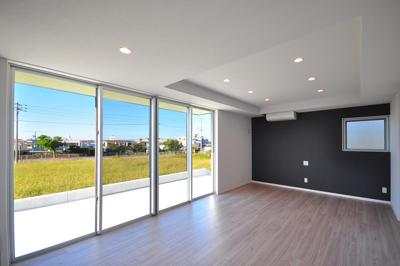 M-HOUSE