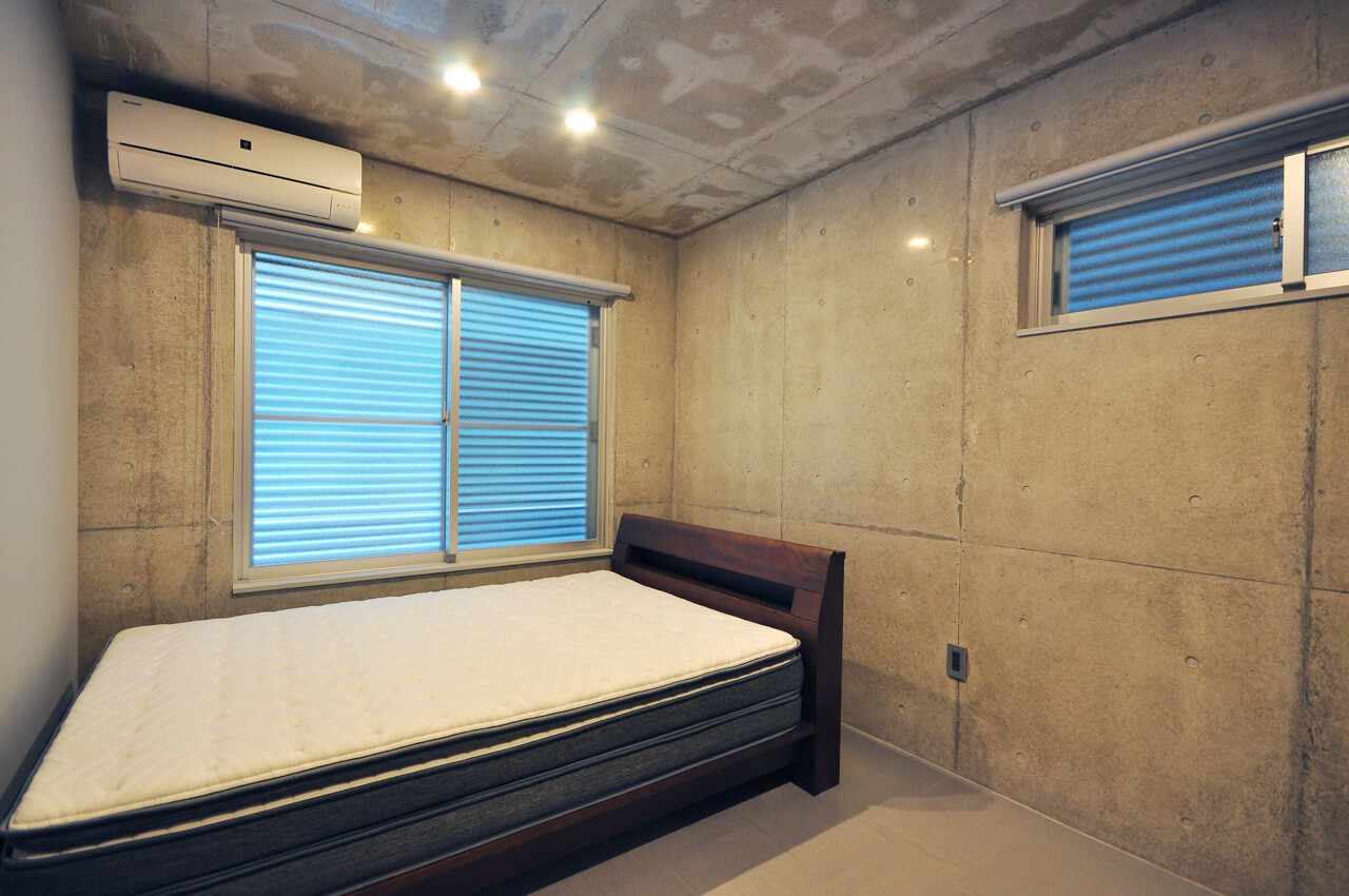 Y-HOUSE