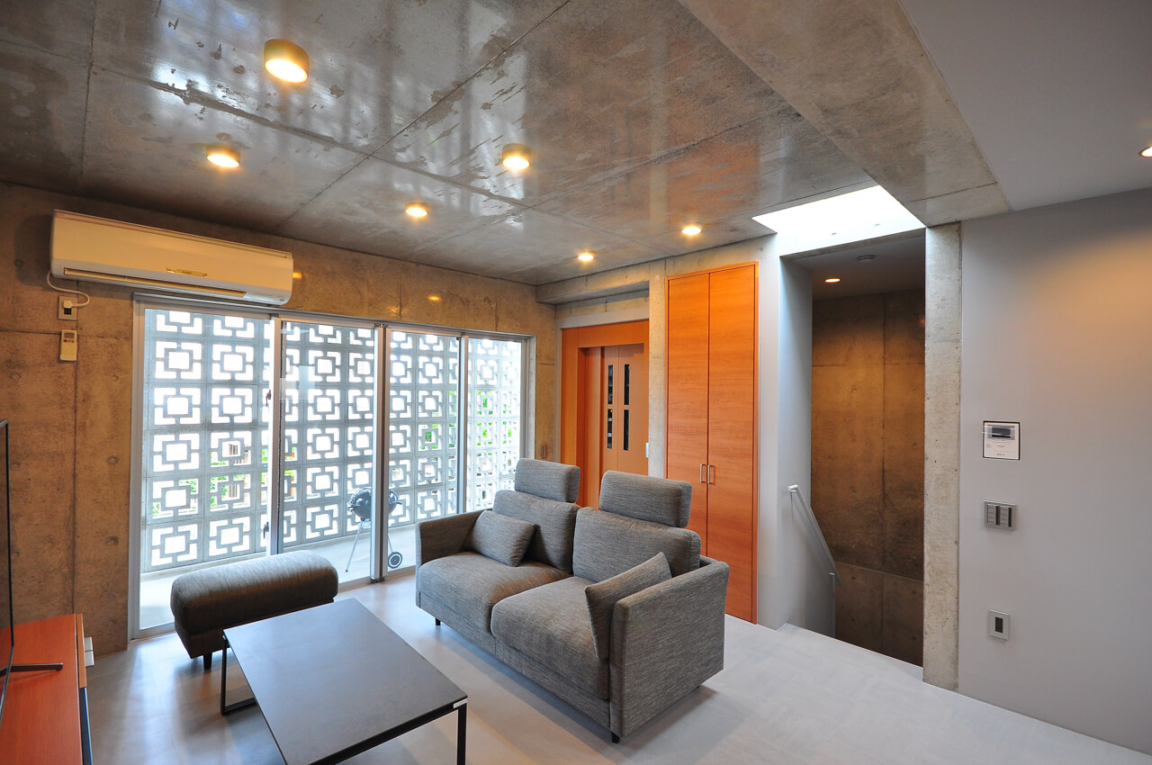 Y-HOUSE